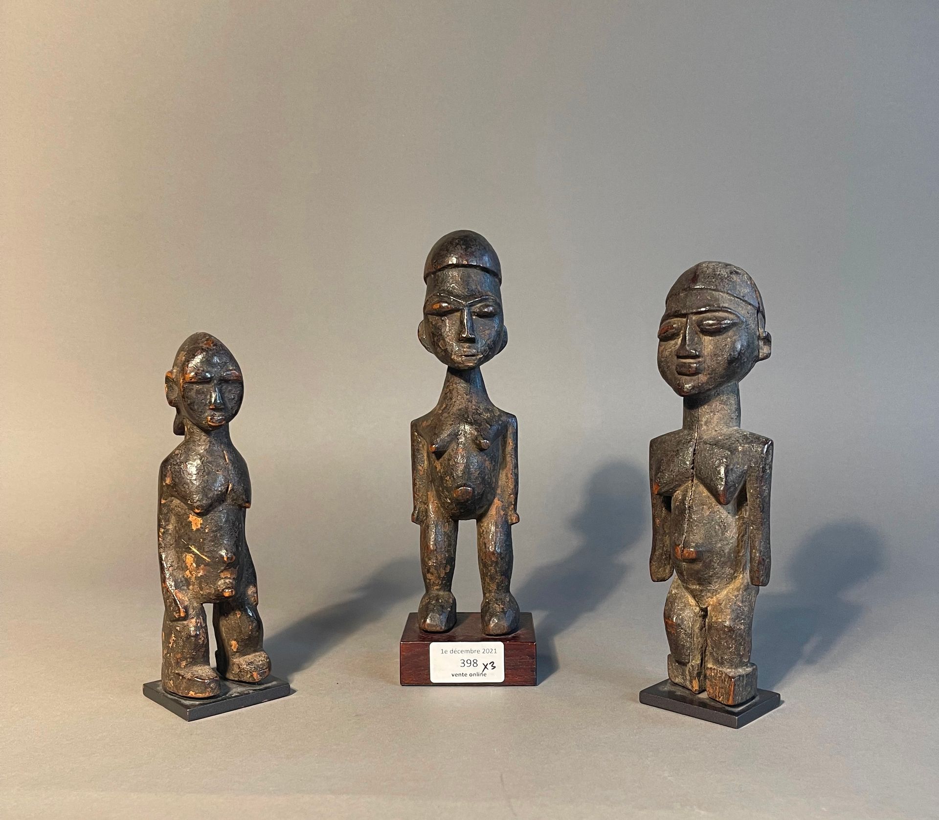 Null Trois statuettes Lobi

Burkina Faso

Bois

H. 17,5 à 21 cm



Ensemble de t&hellip;