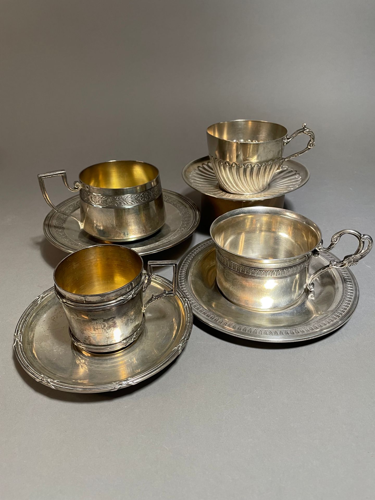 Null Set of four cups and saucers
In silver 925°°°
Different models
P : 1218 g