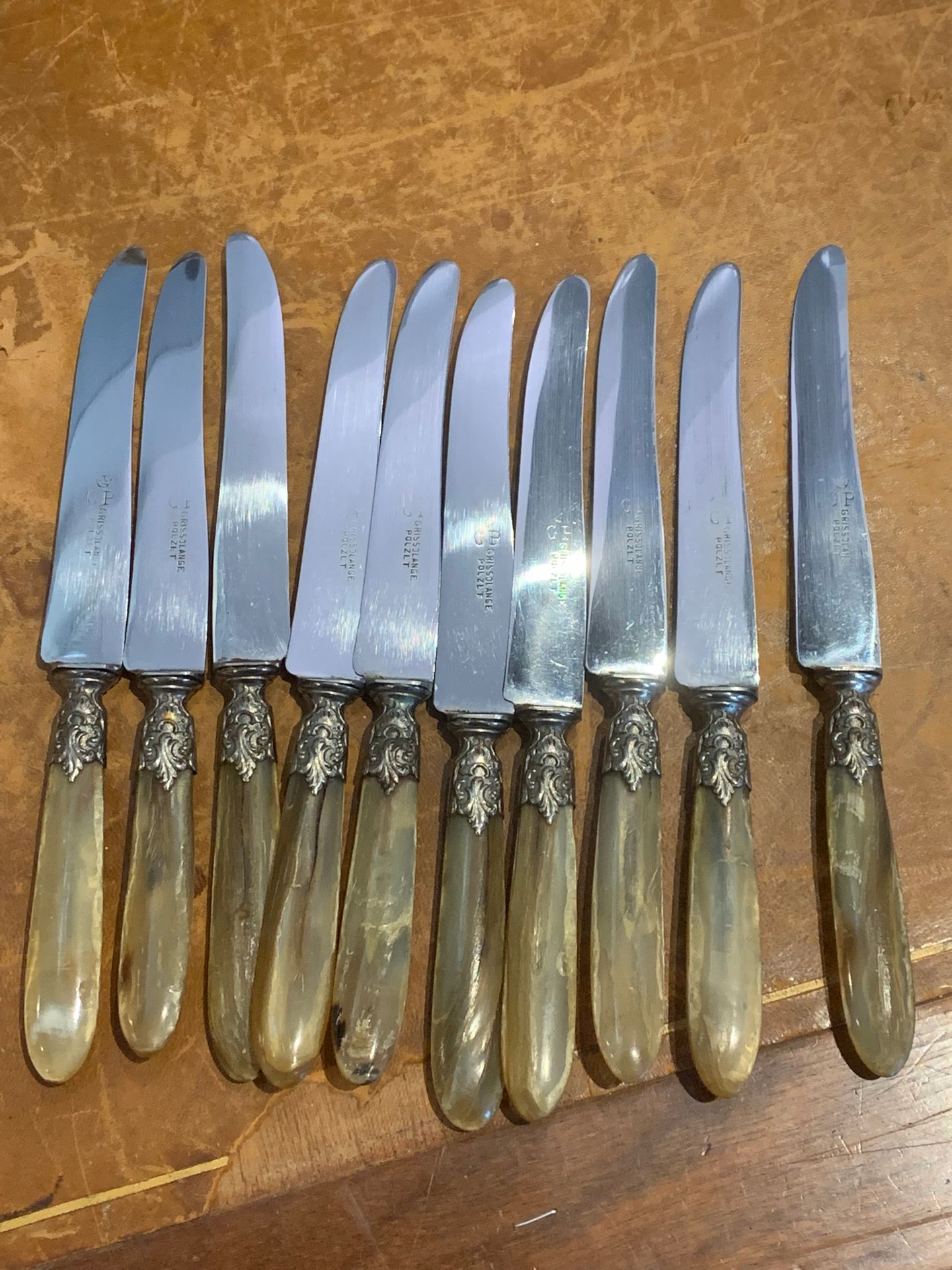 GRISSOLANGE POLZET Suite von 10 Messern, Griff aus Horn, Klinge aus Stahl
L. 23c&hellip;