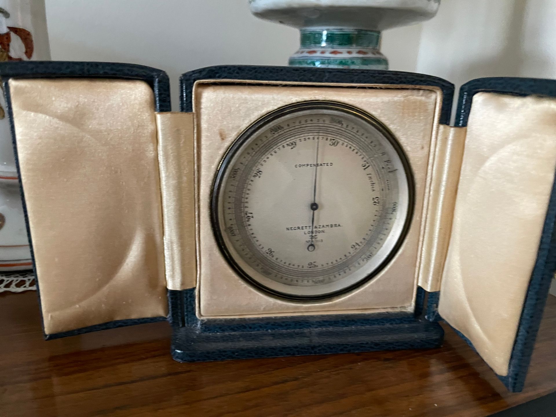 NEGRETTI & ZAMBRA, LONDON Portable barometer
In steel
In its case
Around 1900