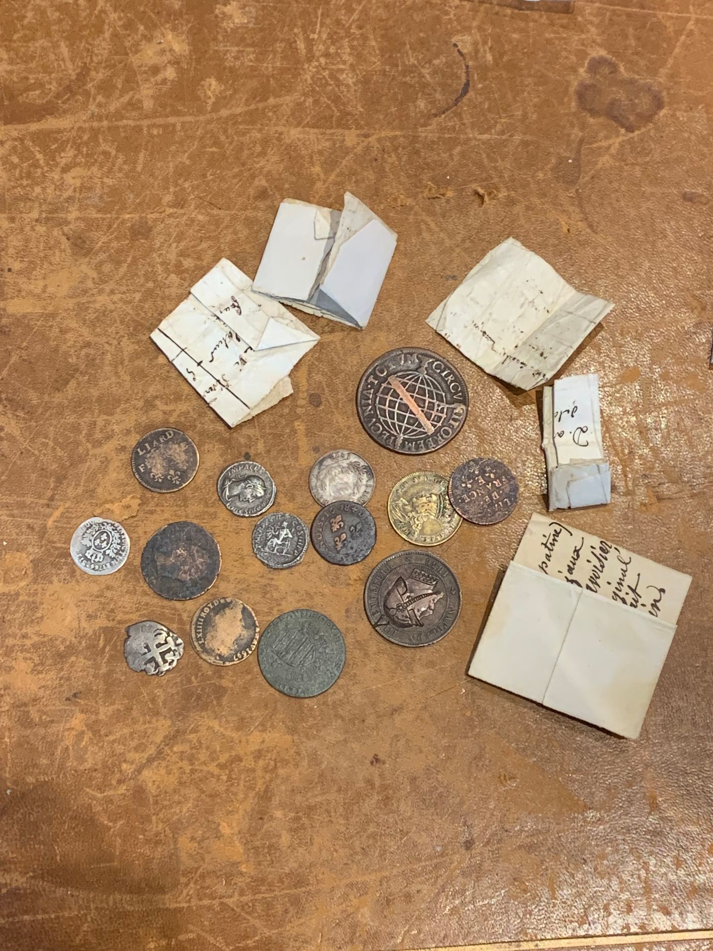 Null 14 monedas antiguas con papeles