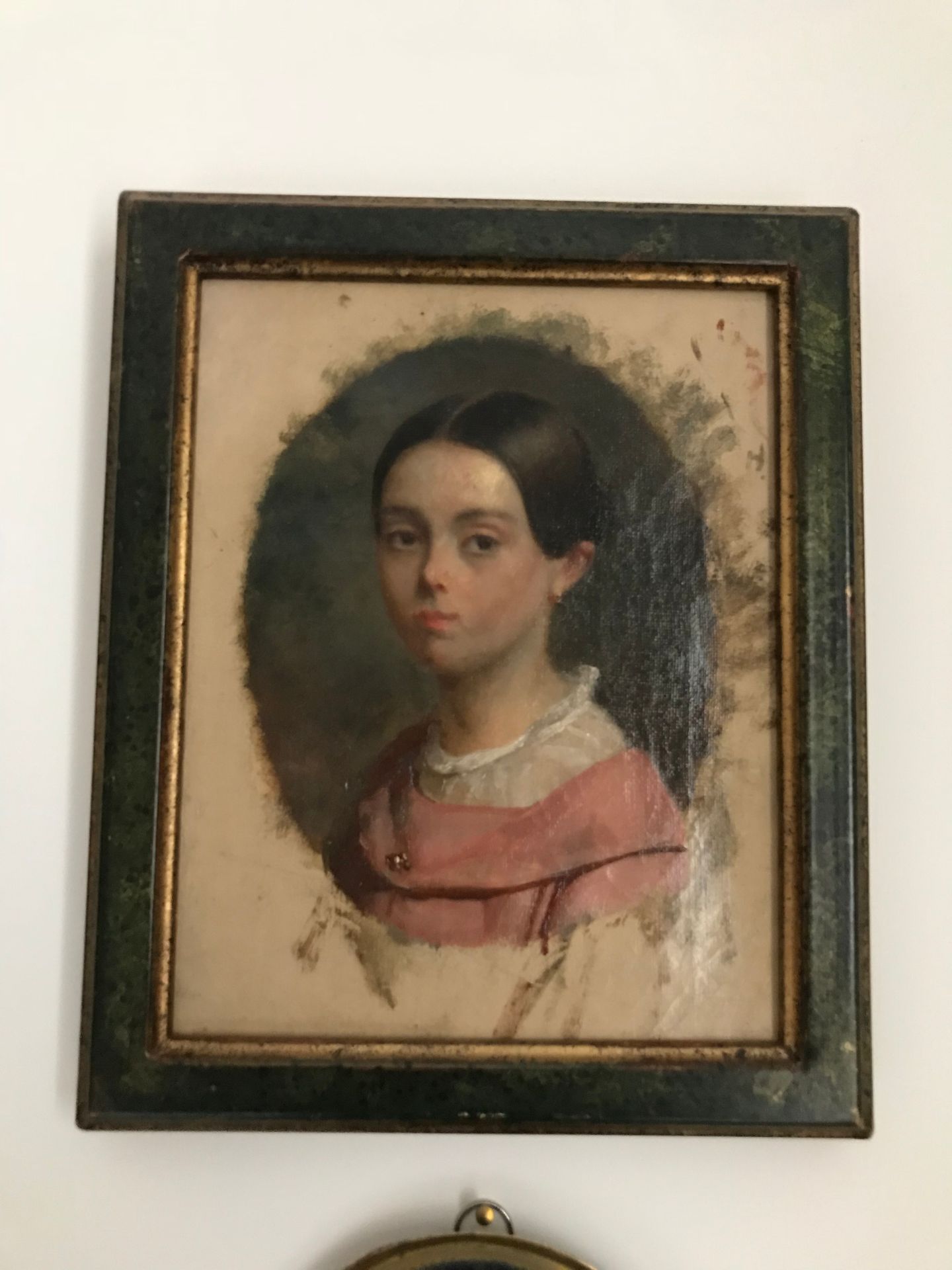 ECOLE FRANCAISE DU XIXème siècle 穿粉红色裙子的年轻女孩
布面油画
高24厘米；宽19厘米。