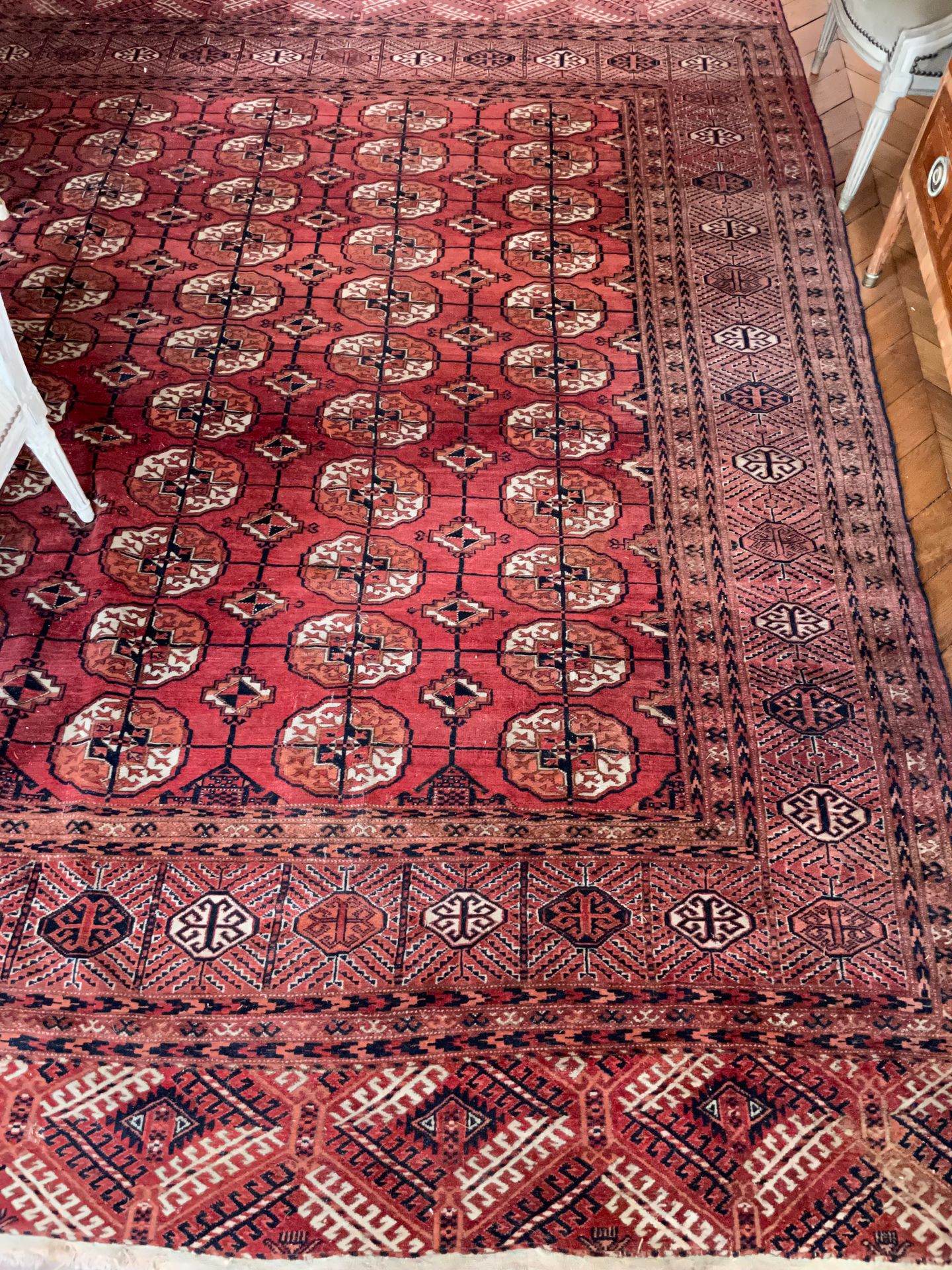 Null 
Bukhara carpet



In wool with knotted points, on a red background



With&hellip;