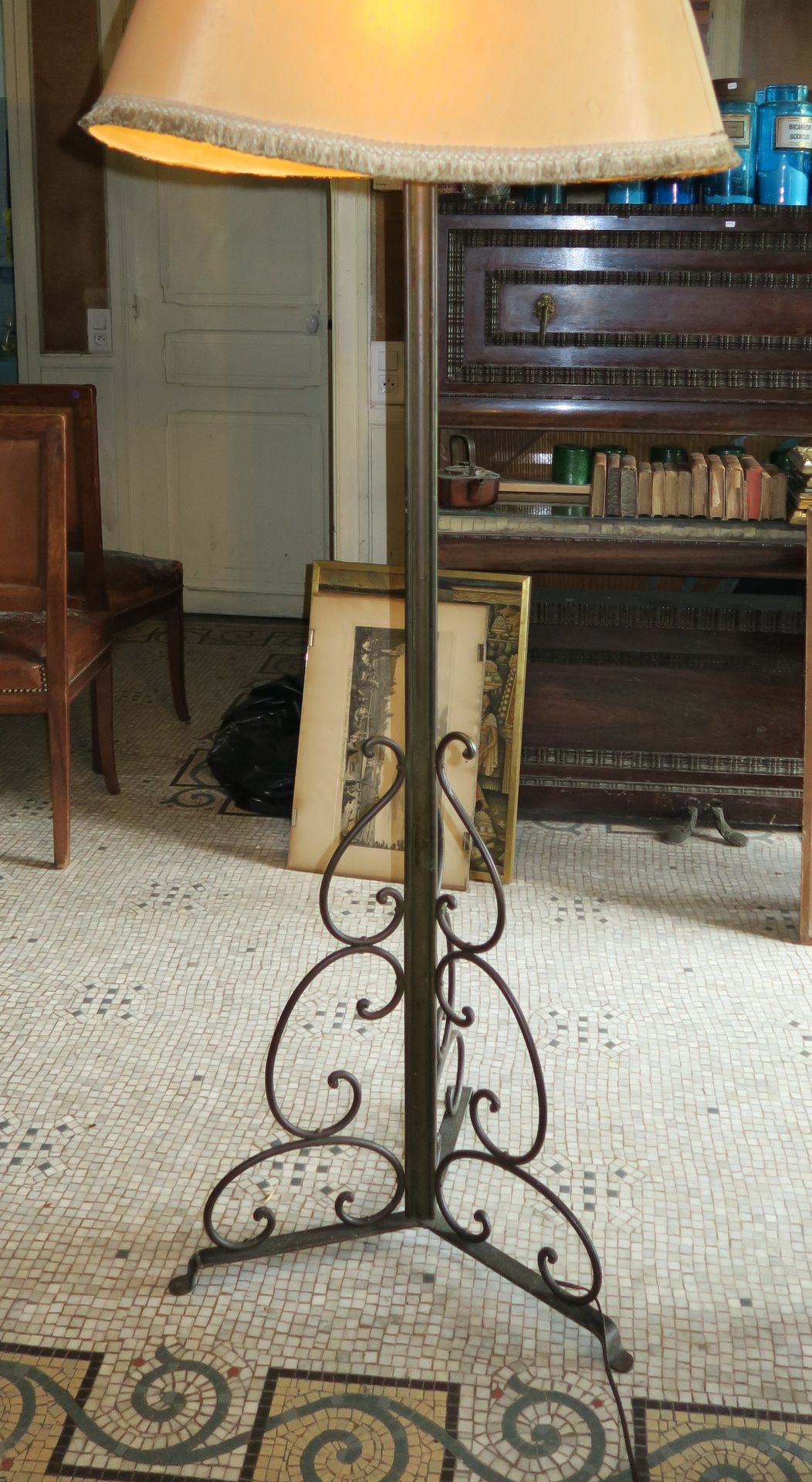 Null Wrought iron tripod floor lamp