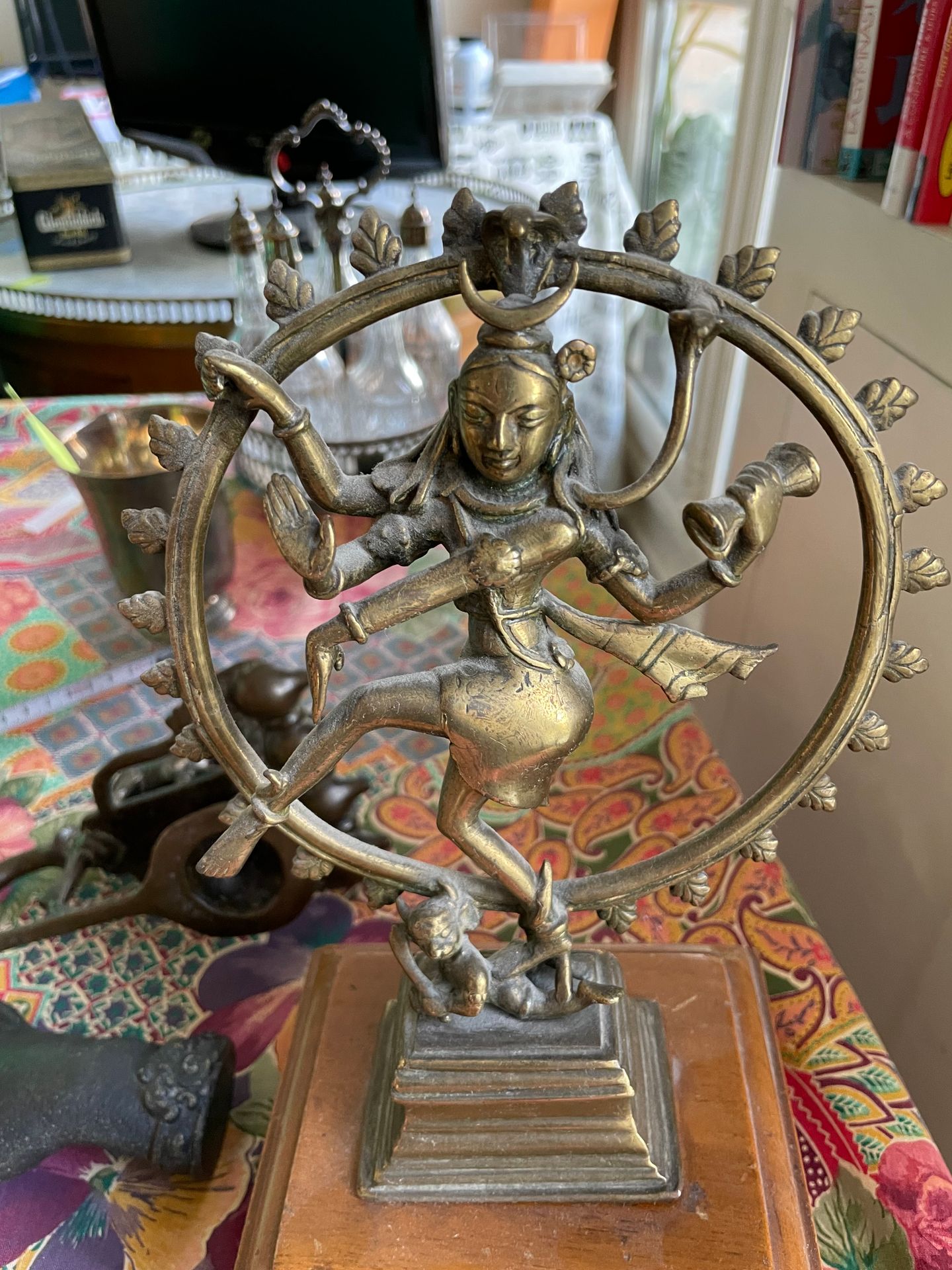 Null Figura de Shiva
En bronce dorado
India, siglo XX
Adosada
Lámpara de aceite &hellip;
