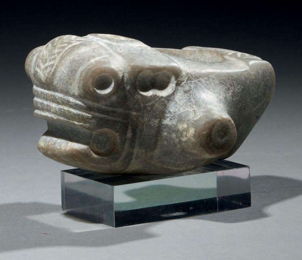 Null Ɵ Nicoya zoomorphic mace head, Costa Rica, stone
H. 1 3/4 in - L. 3 15/16 i&hellip;