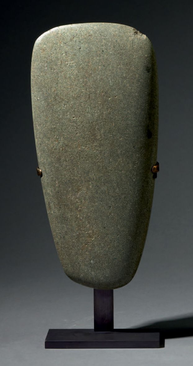 Null Olmec axe, Mexico, grey stone
H. 10 1/4 in