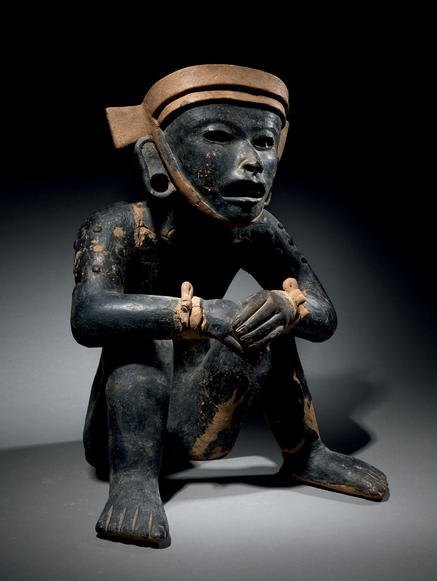 Null Ɵ Veracruz important seated figure, Mexico, ceramic with beige slip and asp&hellip;