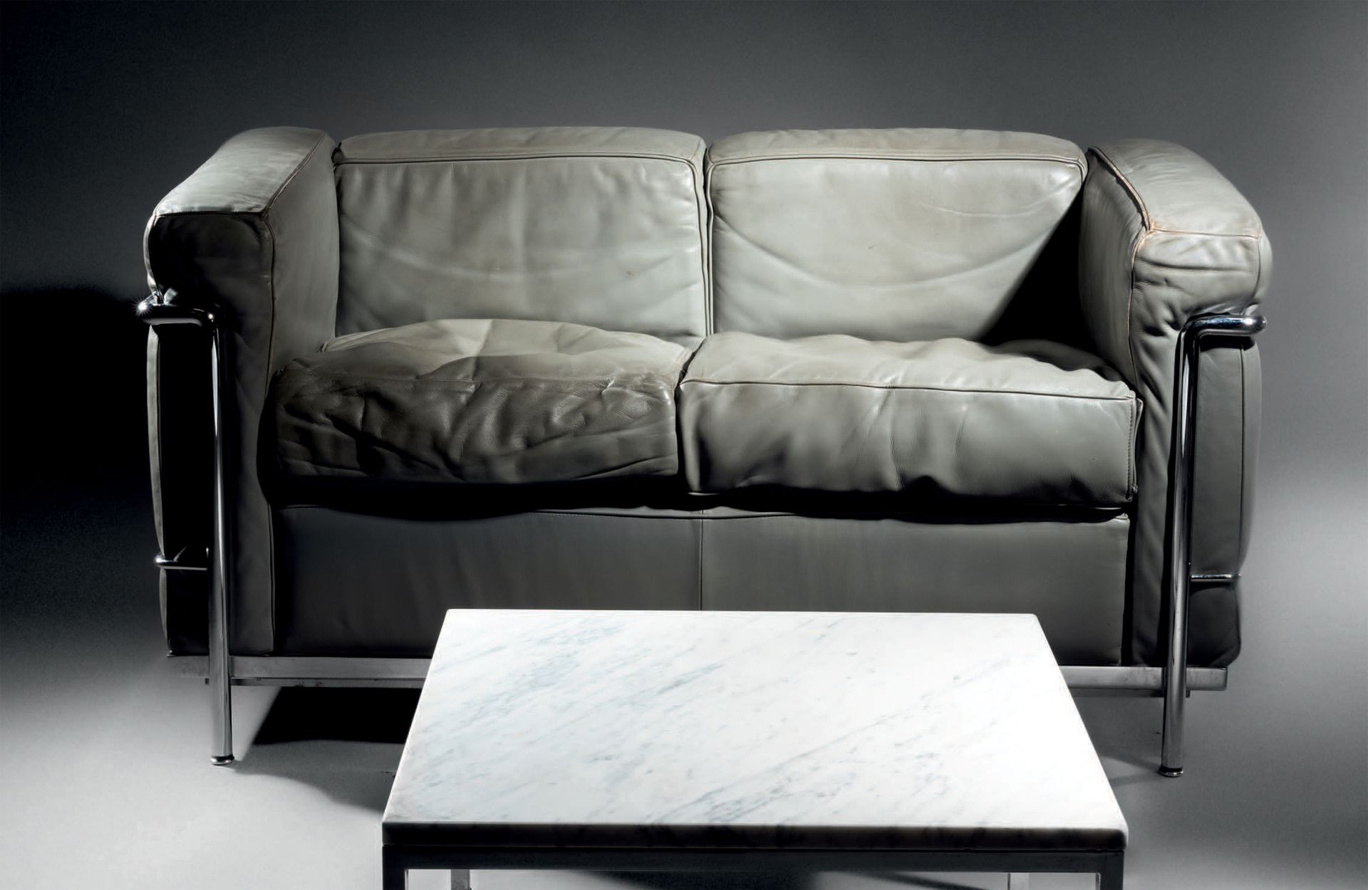 tweet legemliggøre Subjektiv Zweisitziges Sofa, Modell LC2 (entworfen 1928), aus vern… | Drouot.com