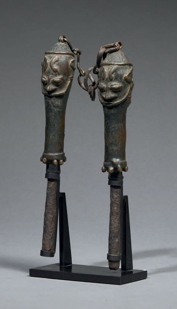 Null Par de instrumentos de culto yoruba Edan
Nigeria
Bronce
H. 18,5 cm
Este par&hellip;