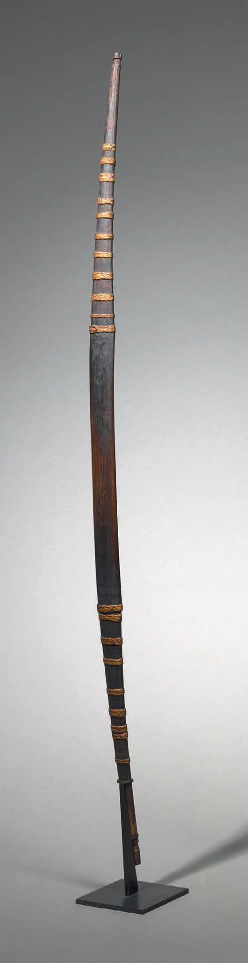 Null Bow
Papua New Guinea, Indonesian zone
Wood, H. 98 cm
Provenance :
- Galerie&hellip;