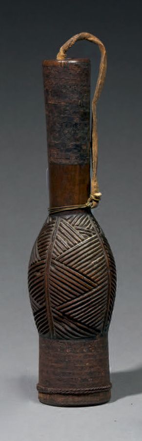 Null Powder flask Tsonga
South Africa
Wood, leather and wire, bottom missing
H. &hellip;