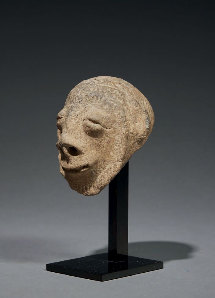 Null Djenne-Kopf
Mali 900-1500 n. Chr.
Terrakotta
H. 10 cm
Provenienz:
- Galerie&hellip;