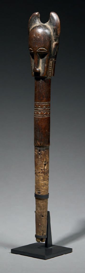 Null Fliegenfängergriff Baoulé
Elfenbeinküste
Holz
H. 31,5 cm
Provenienz:
- Gale&hellip;