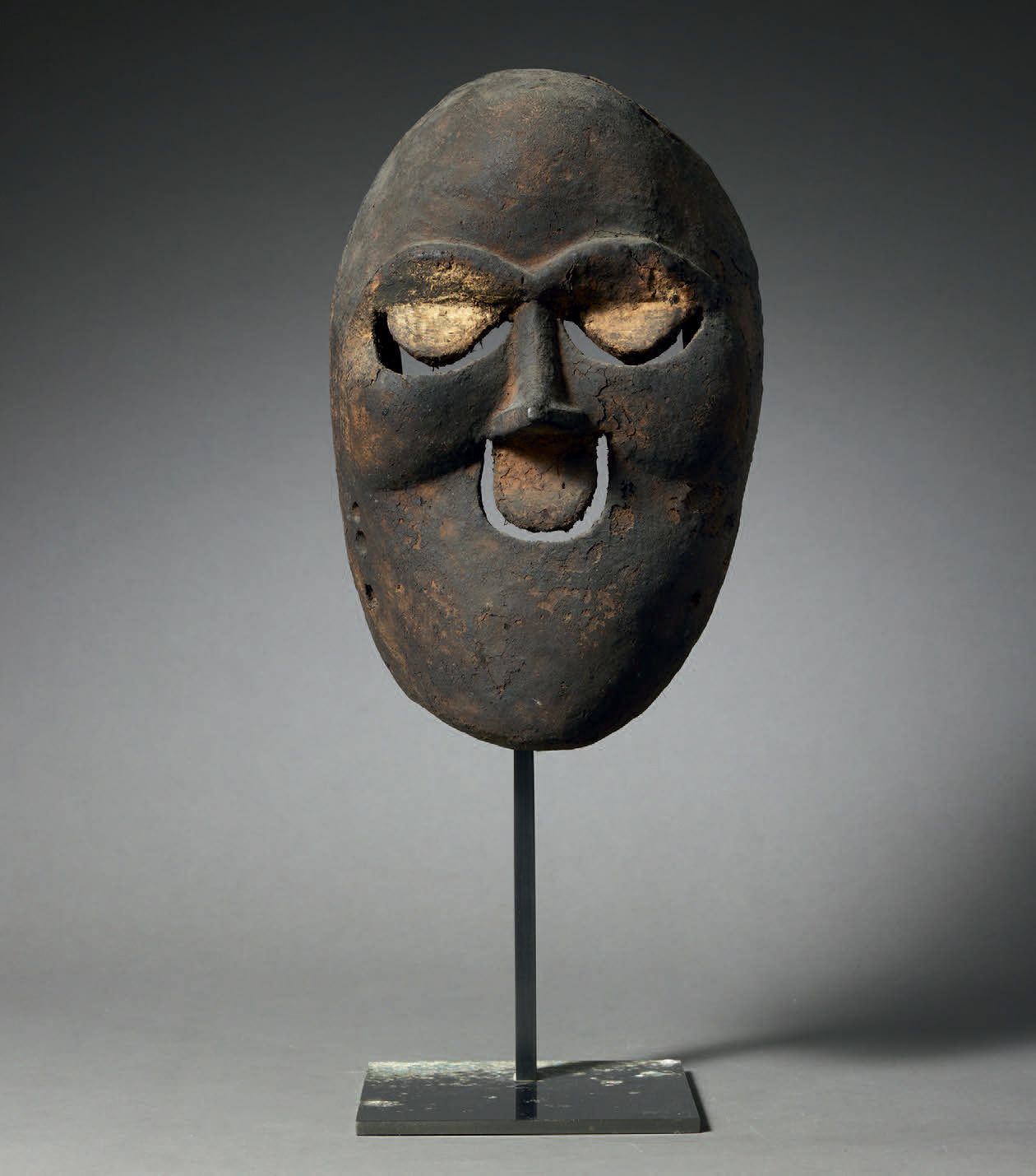 Null Eket mask Nigeria
Wood
H. 31,5 cm
Eket mask in wood with a striking express&hellip;