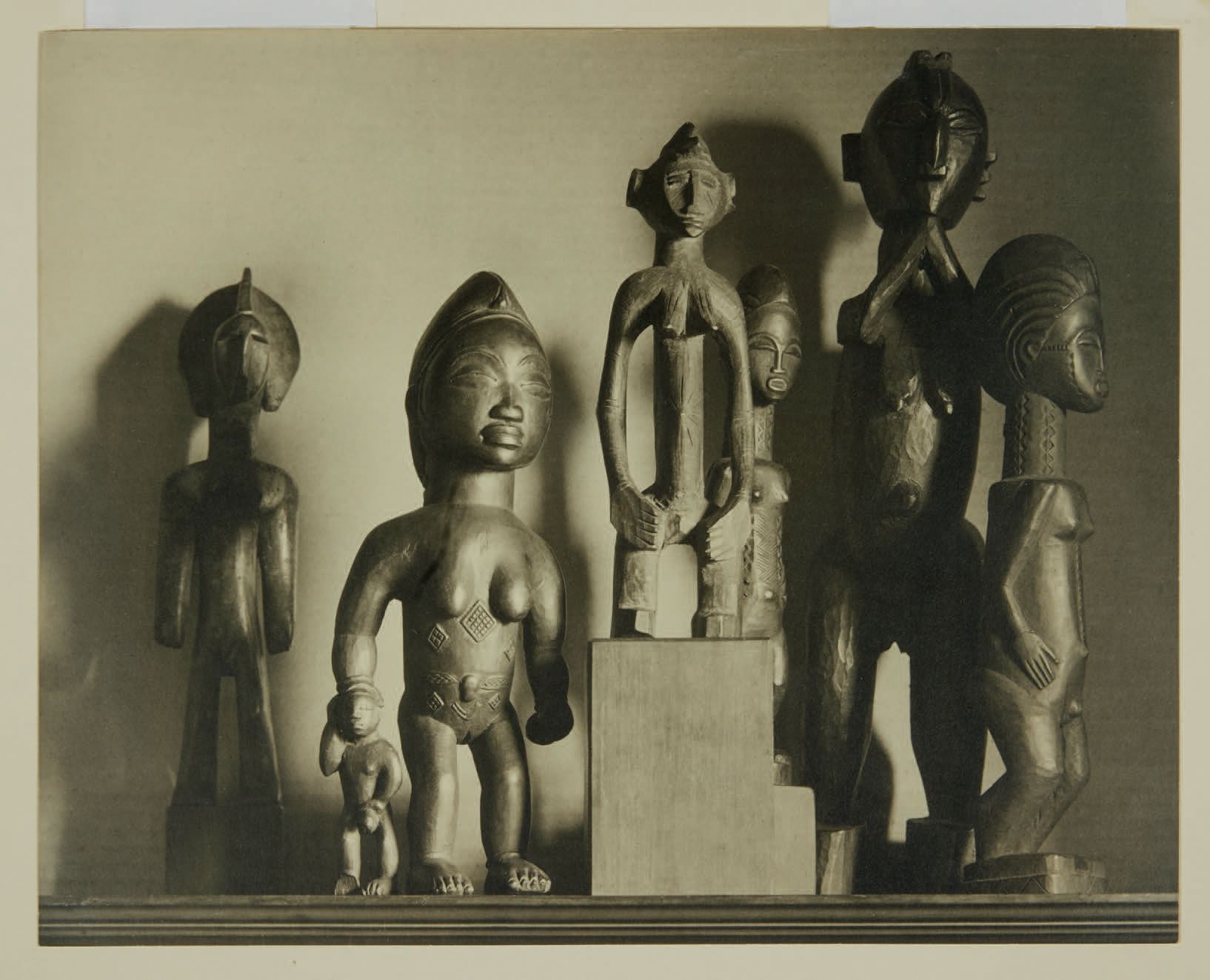 Charles Sheeler (1883-1965) African Negro Statuettes, vers 1918
Tirage argentiqu&hellip;