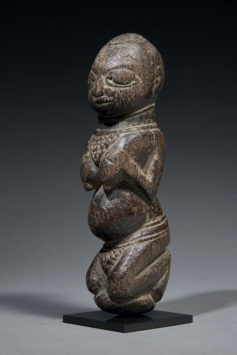 Null Statua Yoruba inginocchiata
Nigeria
Legno
H. 20 cm
Statua Yoruba scolpita i&hellip;