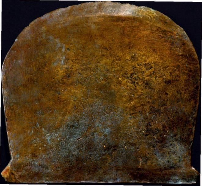 Null Hache à tranchant arrondi et biseauté. Bronze. Belle conservation. Égypte, &hellip;