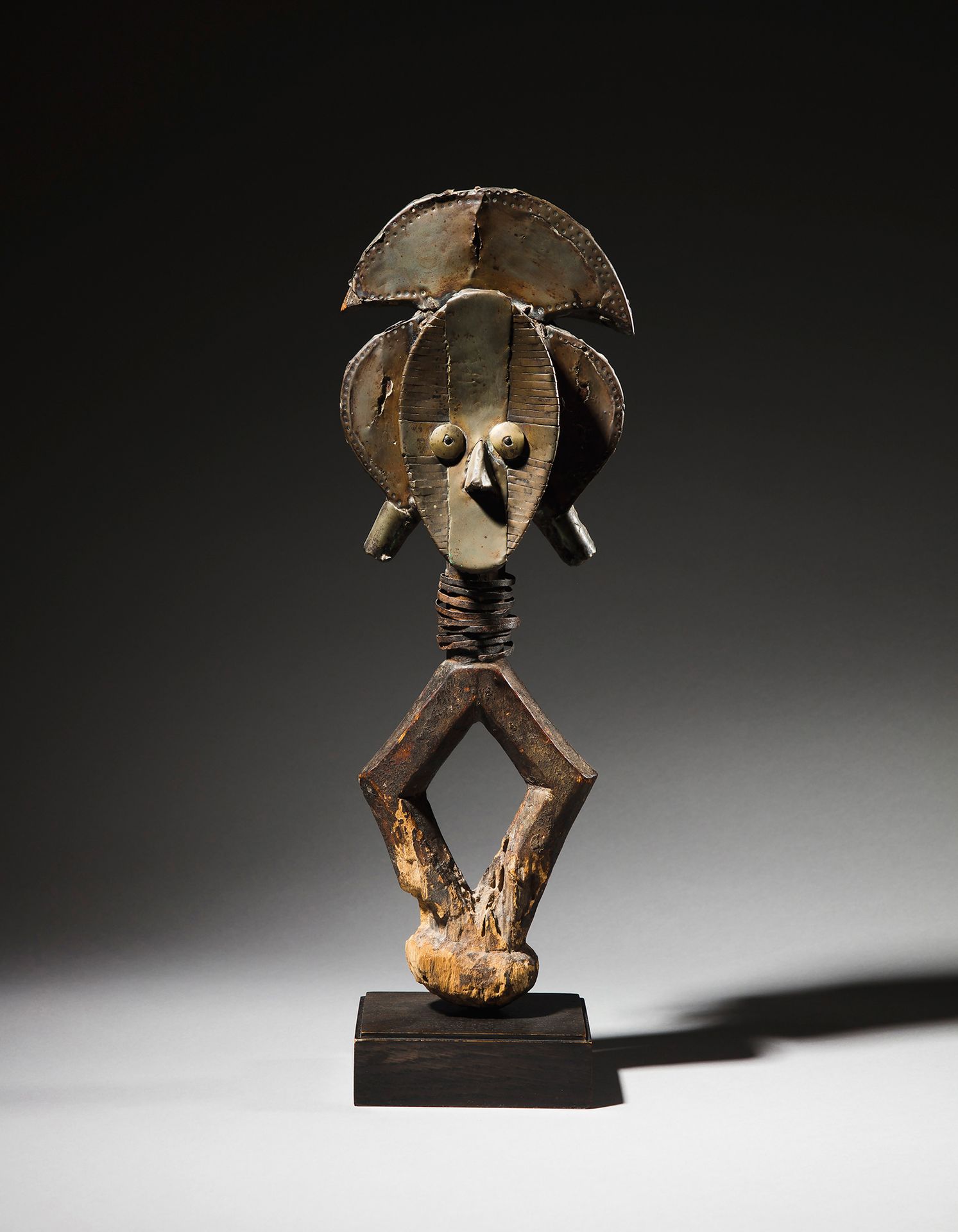 Figure de reliquaire Mbulu Ngulu Peuple Kota 
Figura relicario Mbulu Ngulu



Ge&hellip;
