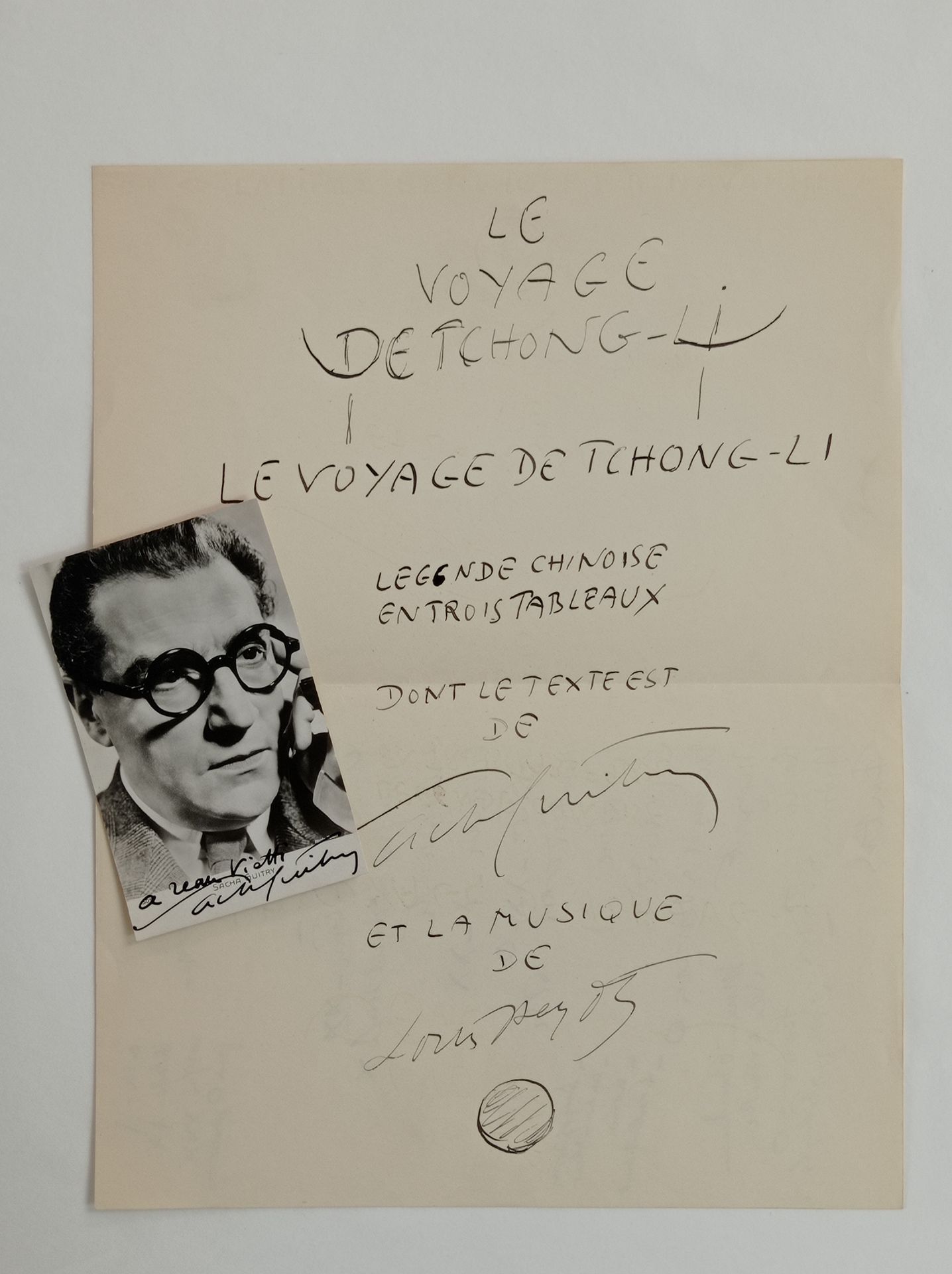 GUITRY Sacha (1885-1957). 亲笔签名的海报，（l.N.D.）2页，夹页和黑白照片，献给 "Jean Vietti "并签名，8.1 x &hellip;