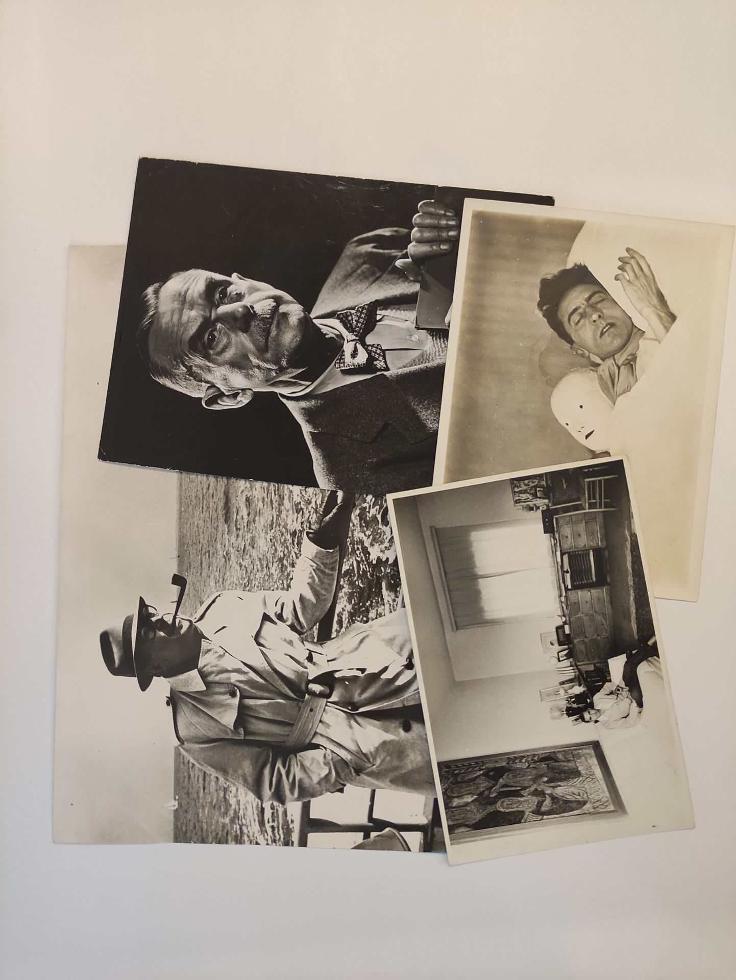 PHOTOGRAPHIES du XXe siècle. 作家肖像：4张黑白照片：让-科克托（18 x 12.9厘米），库尔齐奥-马拉帕尔特（17.5 x 11&hellip;