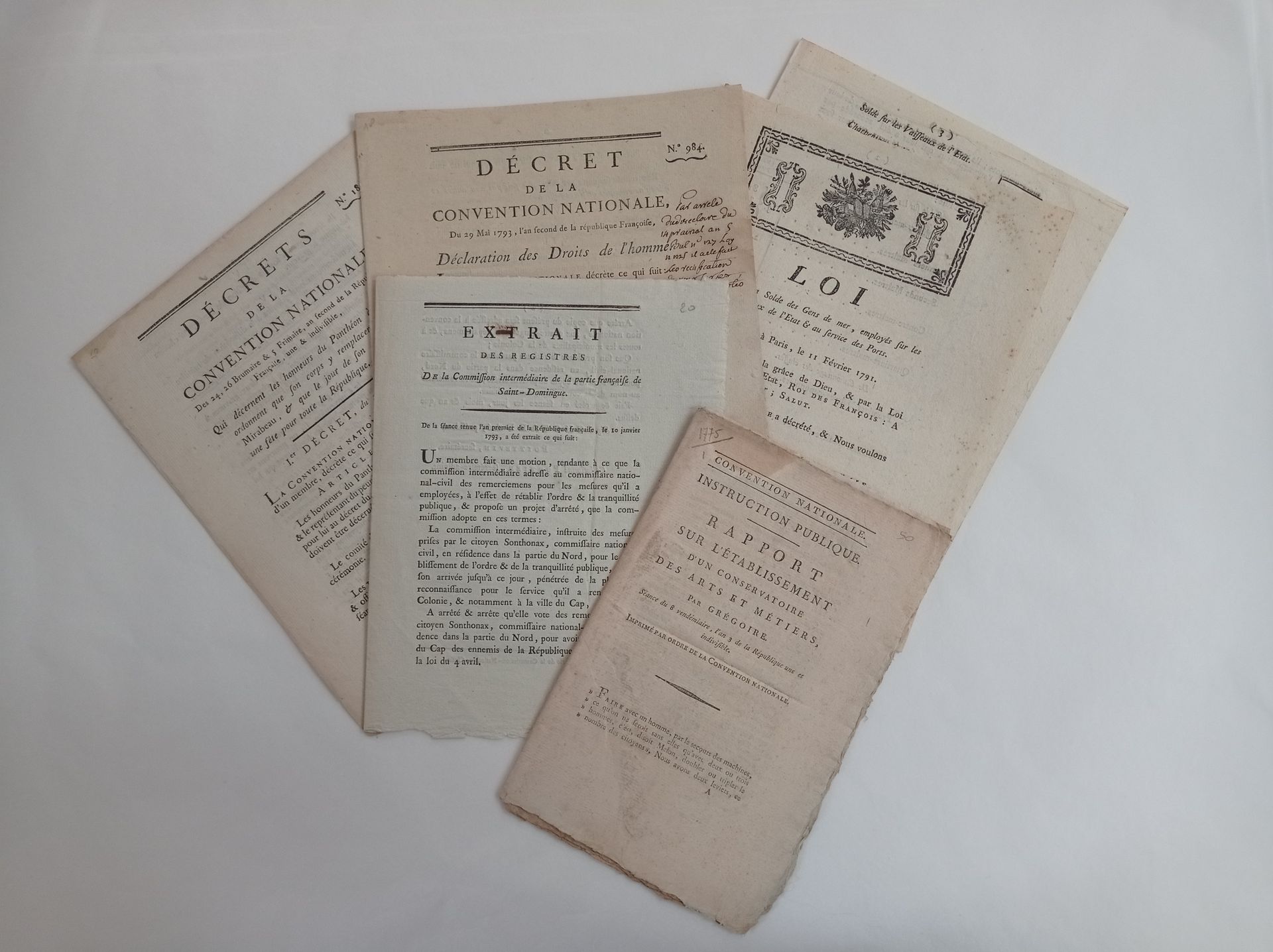 Null 印刷材料。一系列的法令。1791-1794年。
国民大会第二年（1793年11月14日、16日和25日）24日、26日和5日的法令："将潘提翁的荣誉授&hellip;