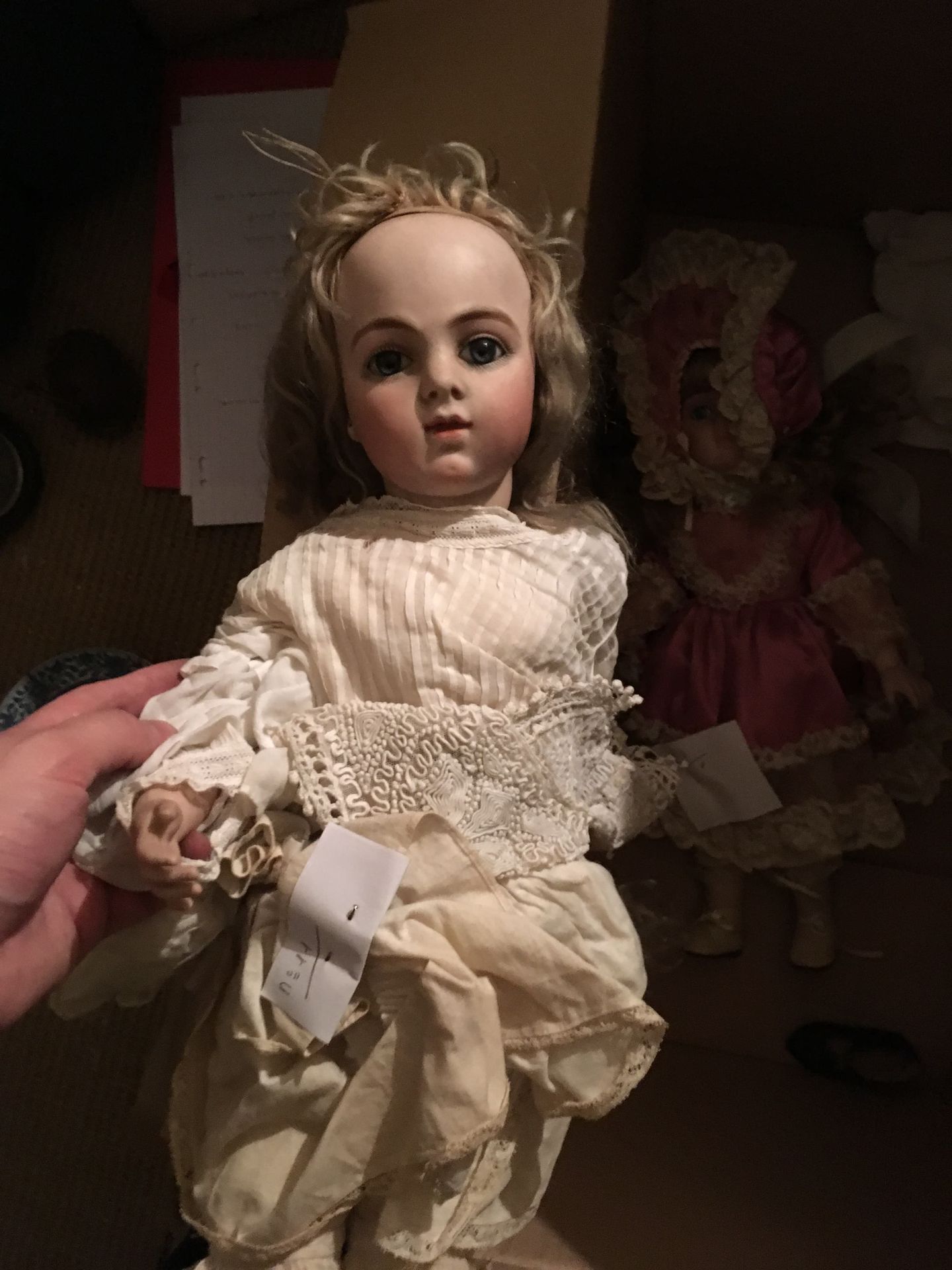 Null 
Leon Casimir BRU制作的法国娃娃，大约在1880年，头部和半身的压制饼干上有BRU Jne 8的标记。固定的蓝眼睛。身体为皮肤，腿为木&hellip;