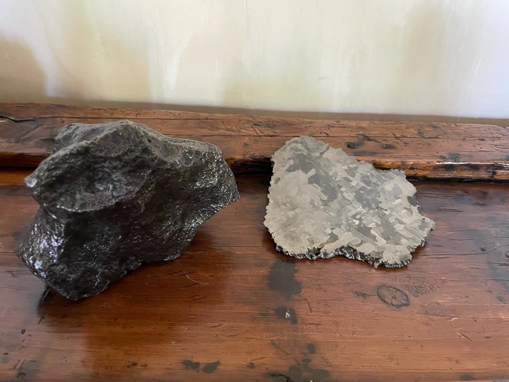 Null 
Meteorit aus Campo del Cielo.



Aus einer Metalllegierung



Wir fügen be&hellip;