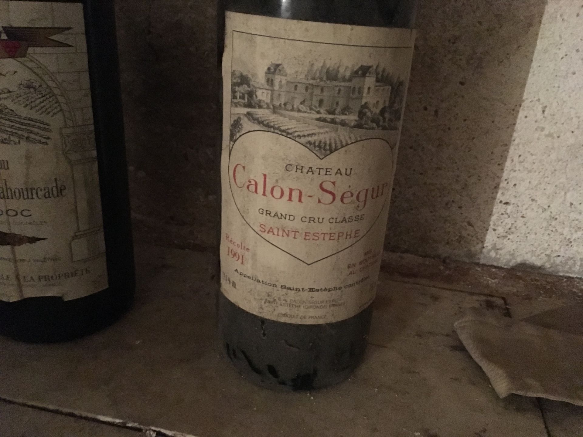 Lot de bouteilles de vin Dont château Calon-Ségur 1991 et château Pape Clément (&hellip;
