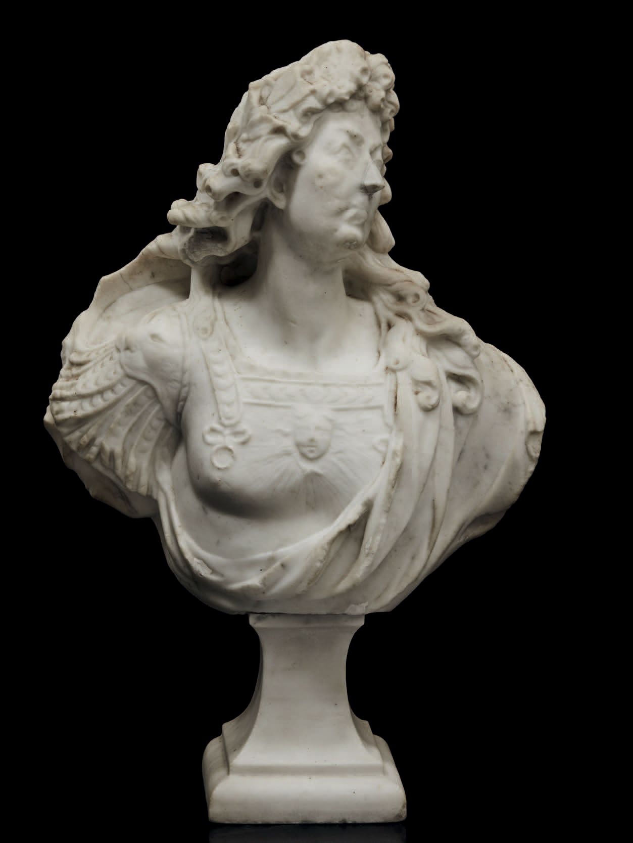 Null Buste de Louis XIV en marbre blanc sculpté. Le souverain a la tête laurée, &hellip;
