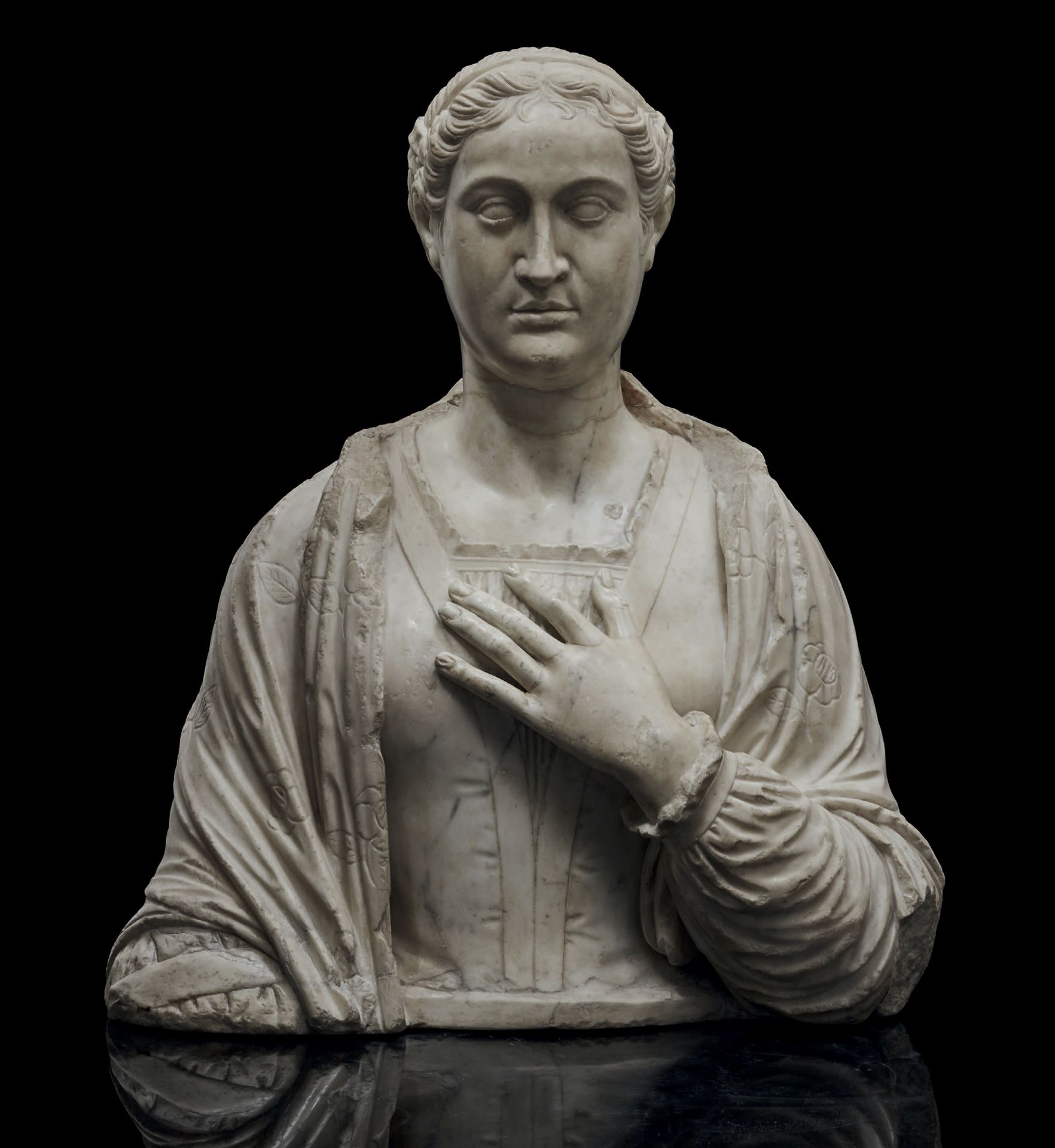Null Important buste de femme en marbre sculpté en ronde-bosse. Dans une attitud&hellip;