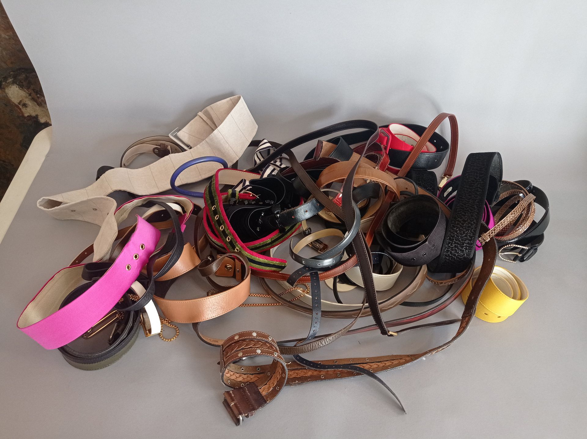 Null Lot of belts including Dior, Guy Laroche etc.