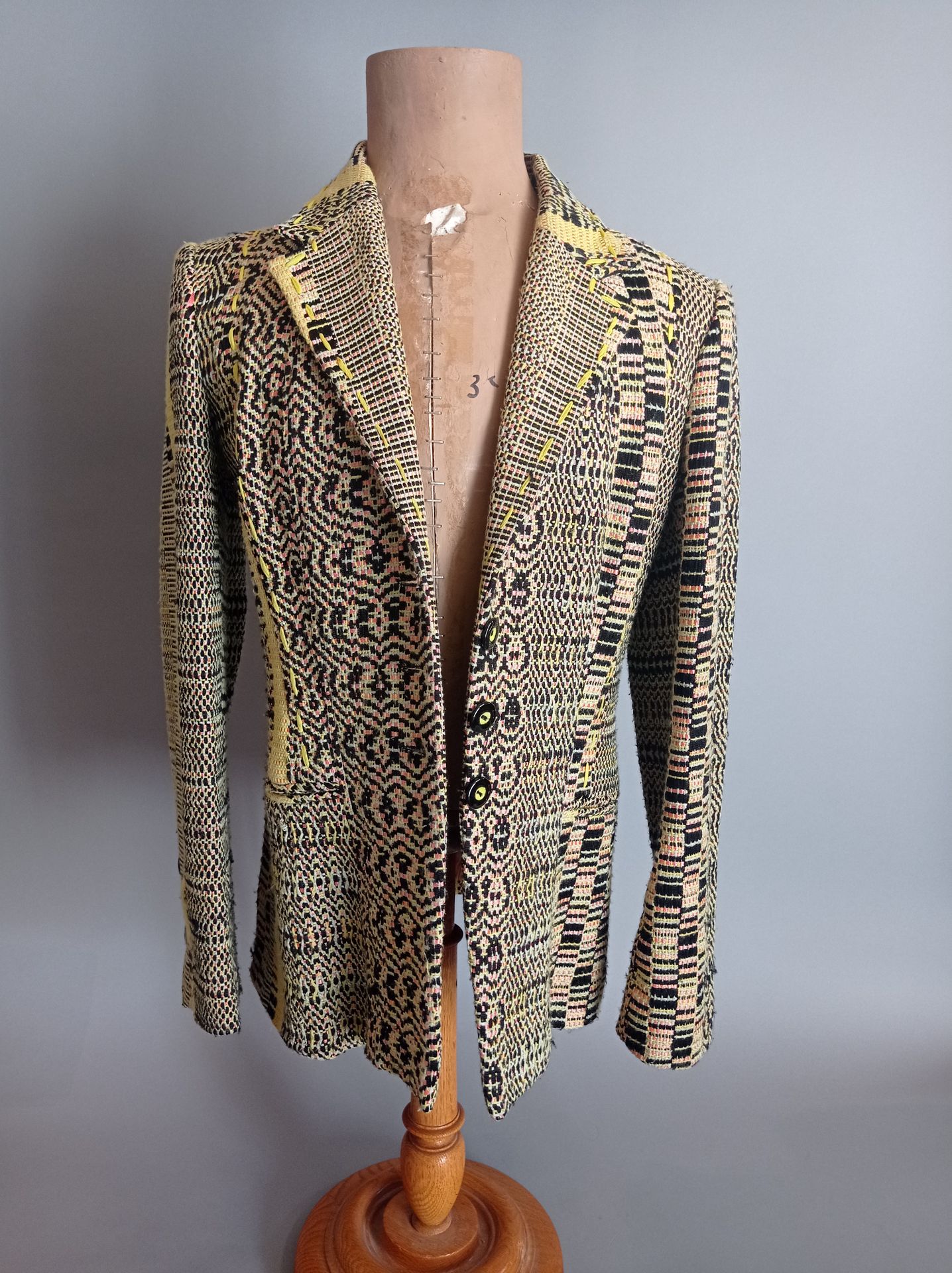 Christian LACROIX Yellow and pink tweed jacket
Size 42
Attached is a Christian L&hellip;