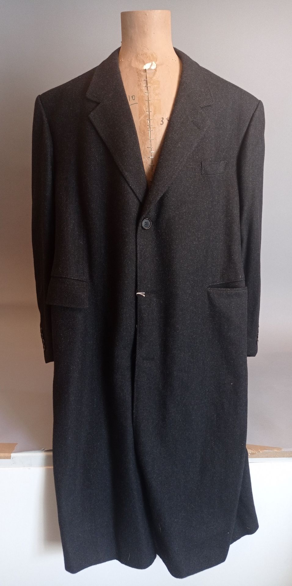 Christian DIOR Boutique 
Abrigo de lana en espiga, gris oscuro