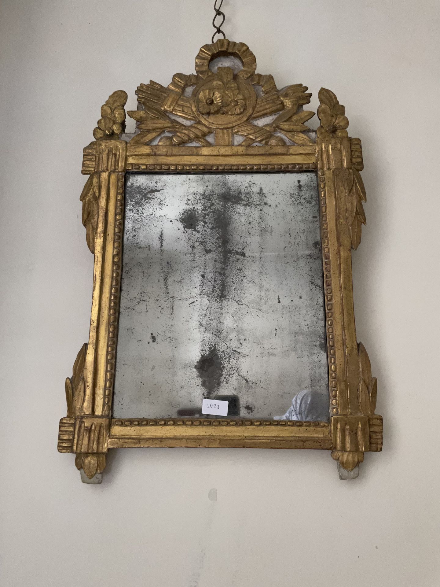 Null Miroir
En bois sculpté et doré
Epoque Louis XVI H. 75 cm - L. 47 cm