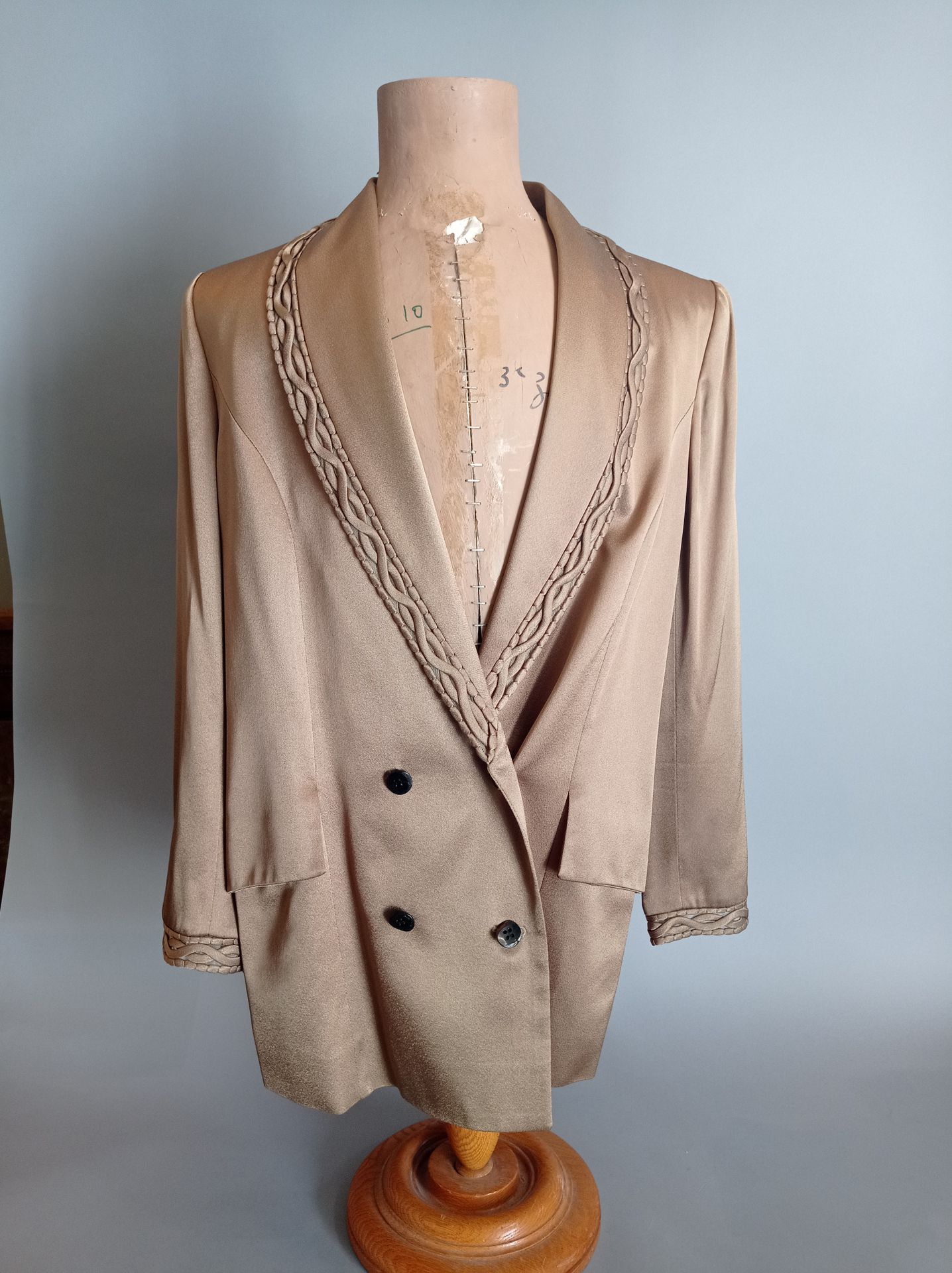 Christian DIOR Boutique Suit jacket pants, braided collar
Size 42