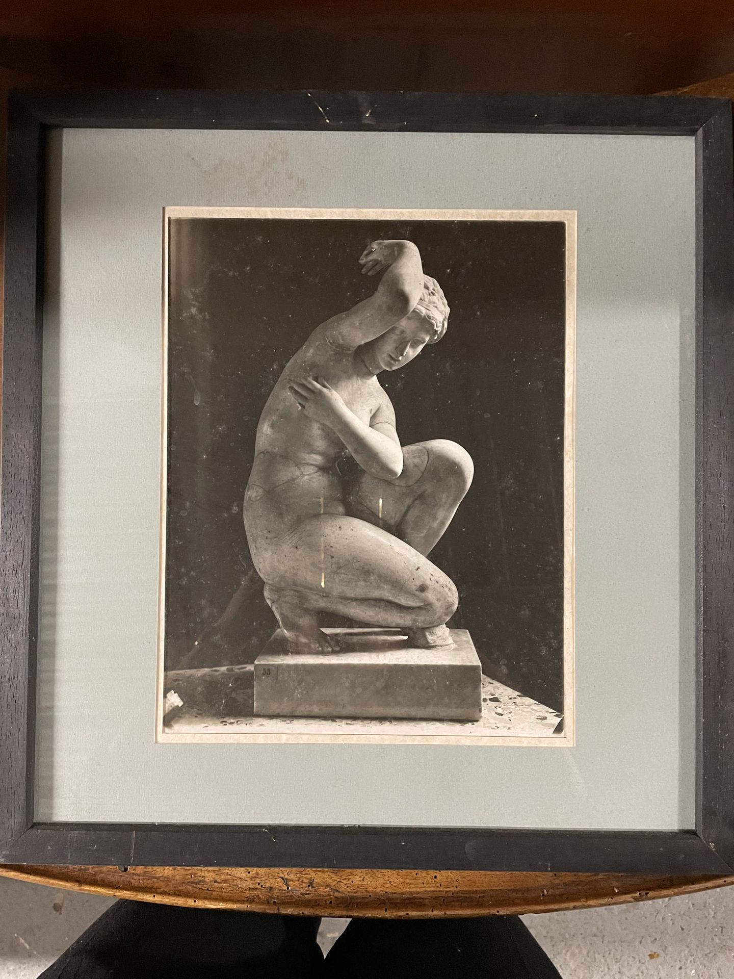Null Trois photographies en noir et blanc
La Vénus du Louvre ; Nef d'église ; Mo&hellip;