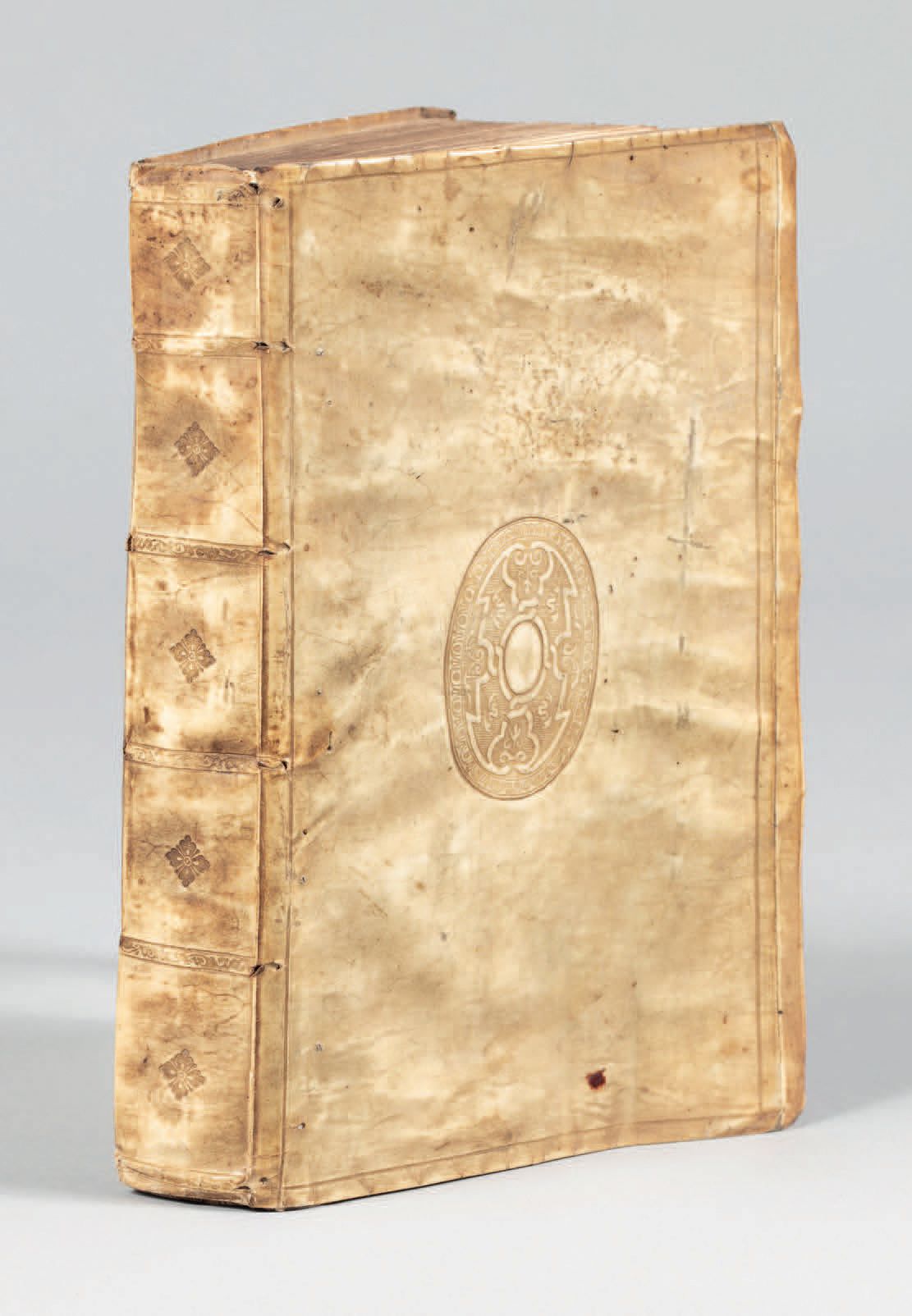 AGNEAUX (sieurs d'). 
Ɵ - 维尔吉勒。作品，从拉丁语翻译成法语。巴黎，纪尧姆-奥夫雷，1582年。4开本，柔软的牛皮纸覆盖，框架中的鎏金&hellip;