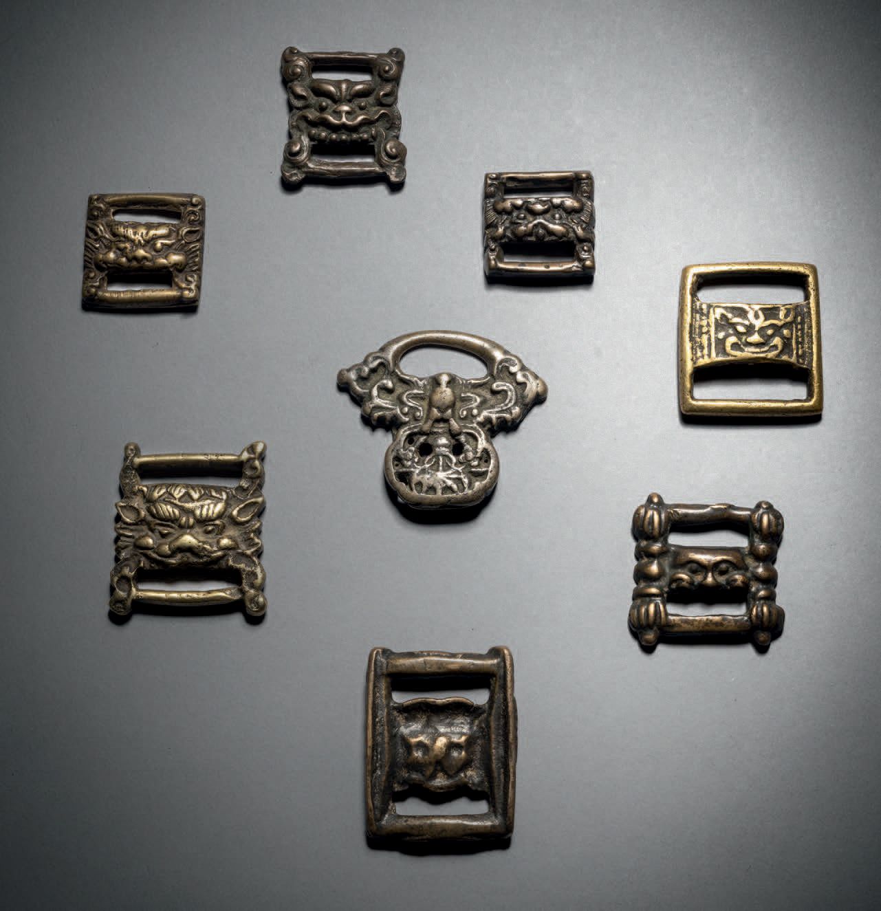 Null Thokcha和经圈，西藏，19世纪或更早
约3 x 4厘米。铜合金