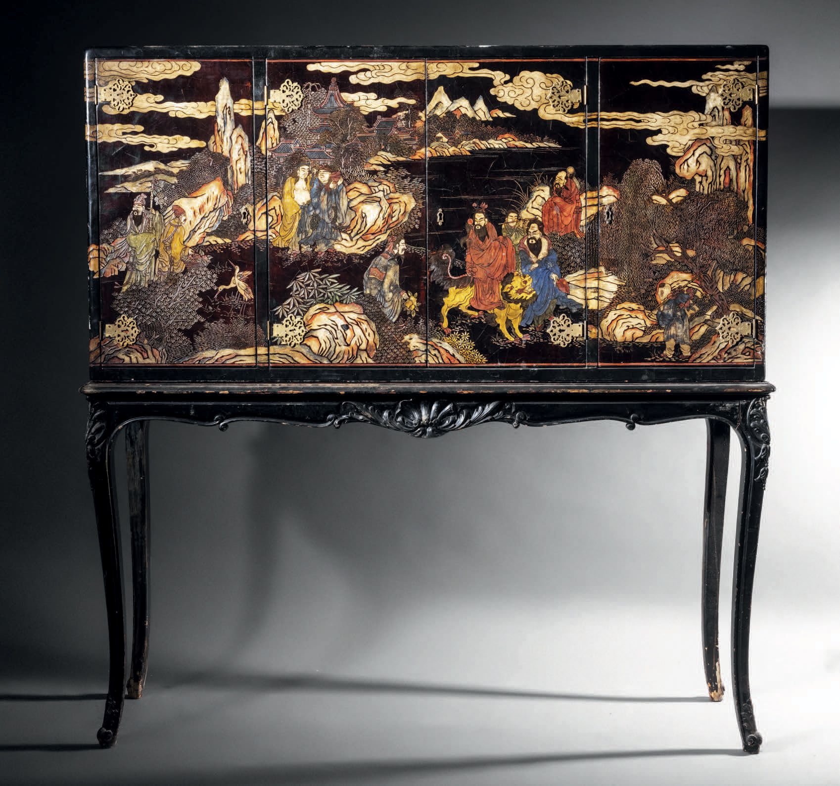 CHINE - XXe siècle Four-door sideboard and secretary in polychrome lacquered woo&hellip;