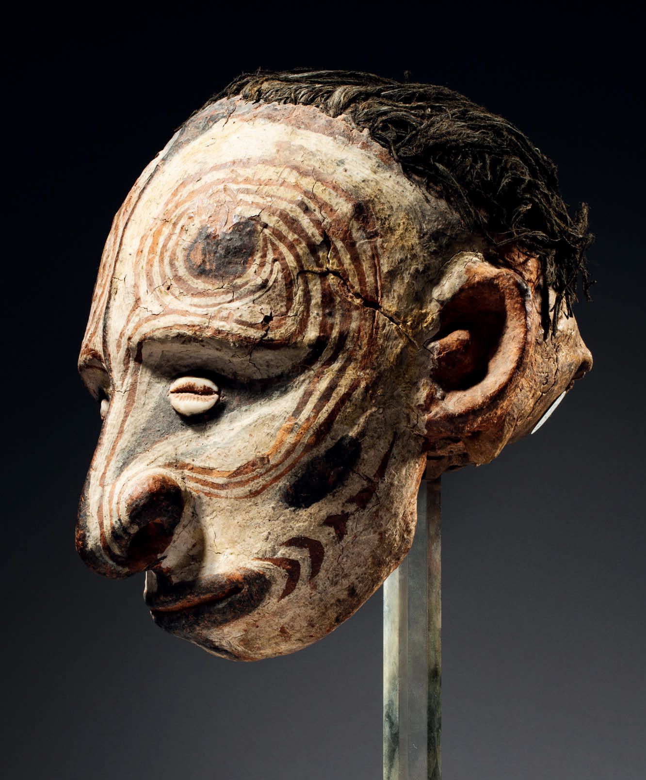 Null IATMUL OVERMODELLED HEAD
PAPUA NEW GUINEA
H. 17 cm

Provenance :
- Emil Sto&hellip;