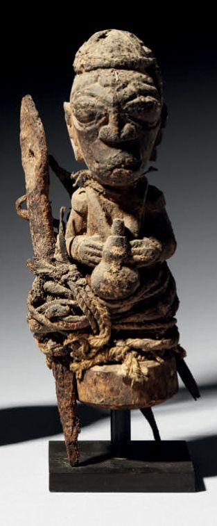 Null - 约鲁巴/纳戈雕像，尼日利亚
木材、铁、绳索、织物、各种材料
H.15厘米

出处 :
Alain Javelaud
出版。
Alain Javel&hellip;
