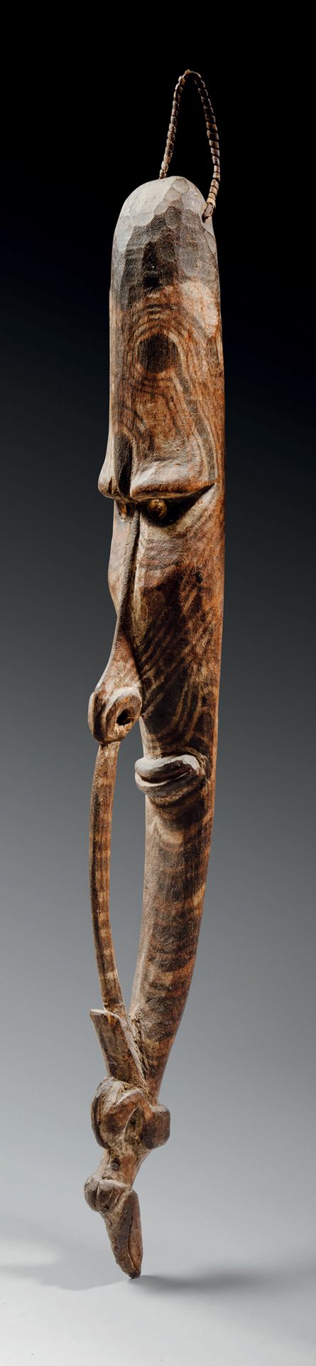 Null MASCHERA MVAI, IATMUL, MIDDLE SEPIK, PAPUA NUOVA GUINEA
Legno
H. 86 cm

Pro&hellip;