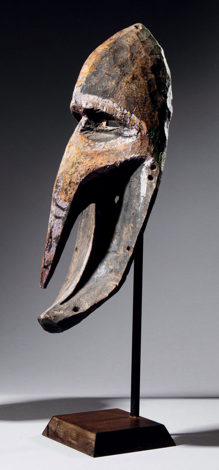 Null 低塞皮克面具，巴布亚新几内亚
木头
H.54厘米

出处 :
弗莱克画廊（巴黎）
椭圆形，凸形面具，有小缝隙的眼睛，其尖鼻子与下巴相连，但不接触下巴。&hellip;