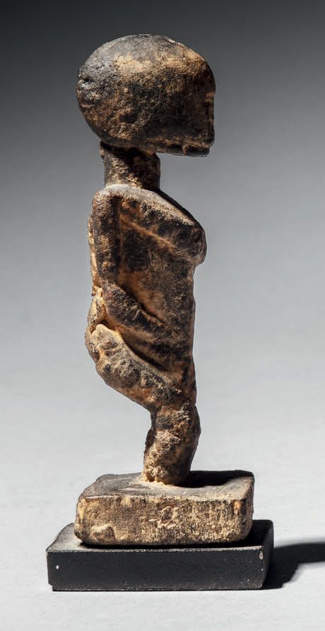 Null - DOGON STATUETTE, MALI
Wood
H. 13,2 cm

Provenance :
Renaud Vanuxem Galler&hellip;