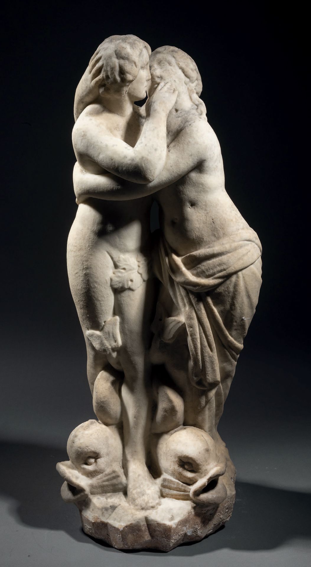 Null Amour et Psyché, élément de fontaine, en marbre sculpté en ronde-bosse. Deb&hellip;