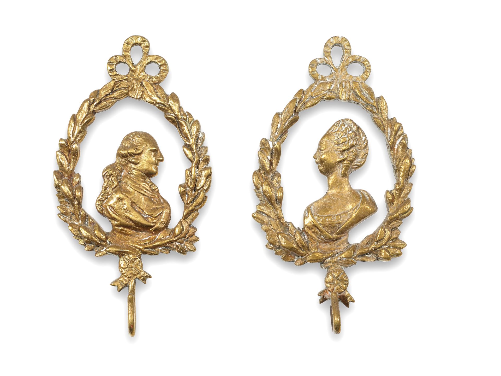 Null Paire de porte-montres
En laiton doré aux profils de Louis XVI et Marie-Ant&hellip;