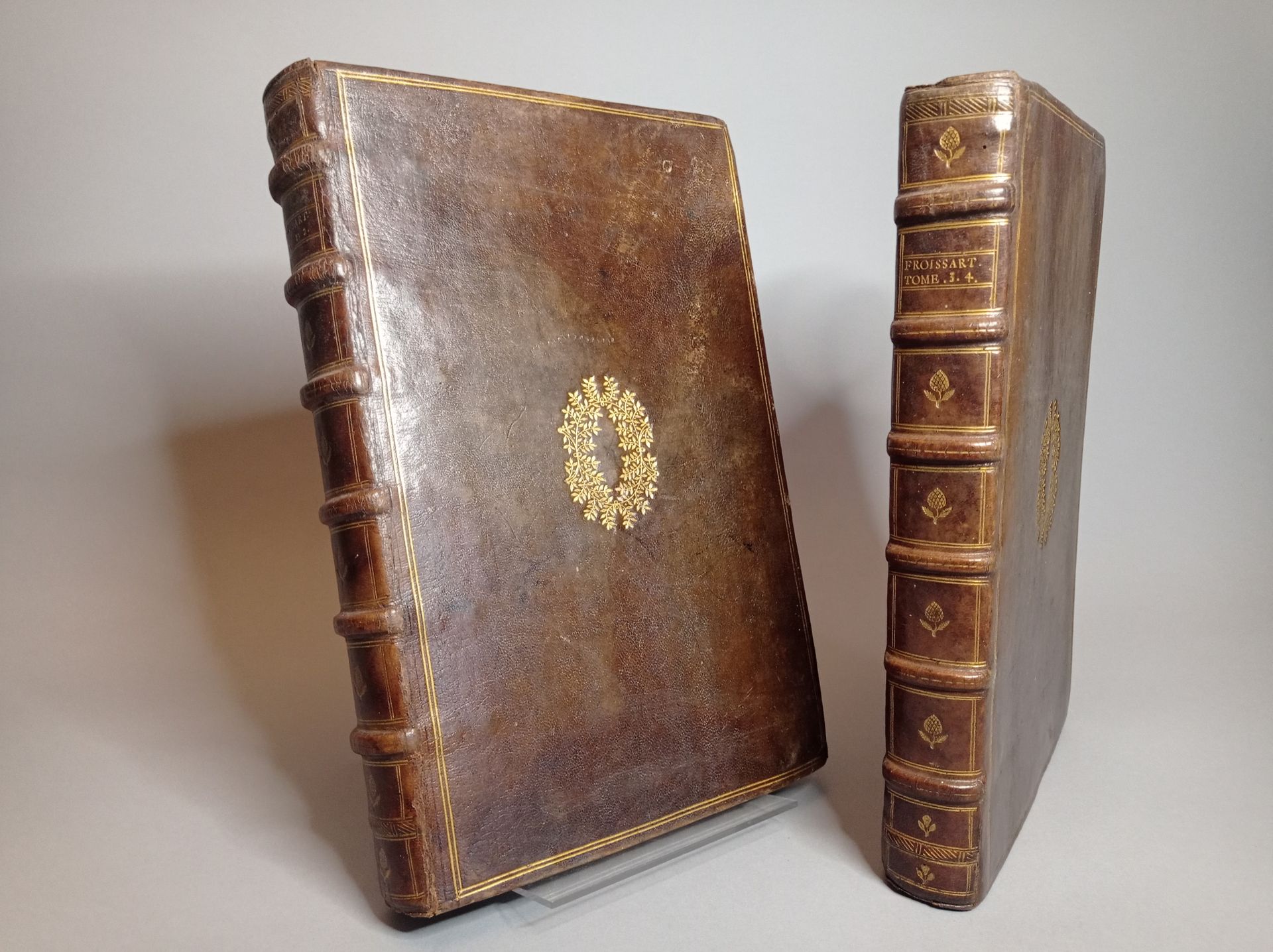 Null FROISSART（让）。历史和令人难忘的纪事。巴黎，米歇尔-桑尼乌斯，1574年。4卷2开本，橄榄色摩洛哥，双镀金丝，中间有叶子的徽章，书脊有装饰，&hellip;