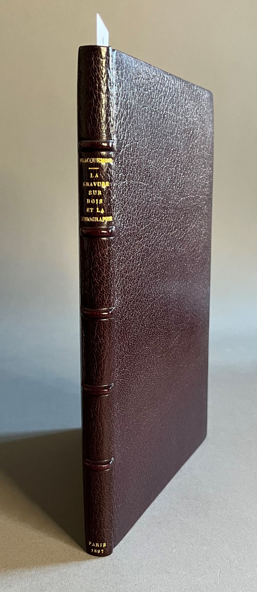 BRACQUEMOND (Félix). 关于木刻和石版画的研究。巴黎，为亨利-贝拉尔迪印刷，1897年。大8开本，茄子色摩洛哥，詹森主义，棕褐色摩洛哥衬里镶有&hellip;