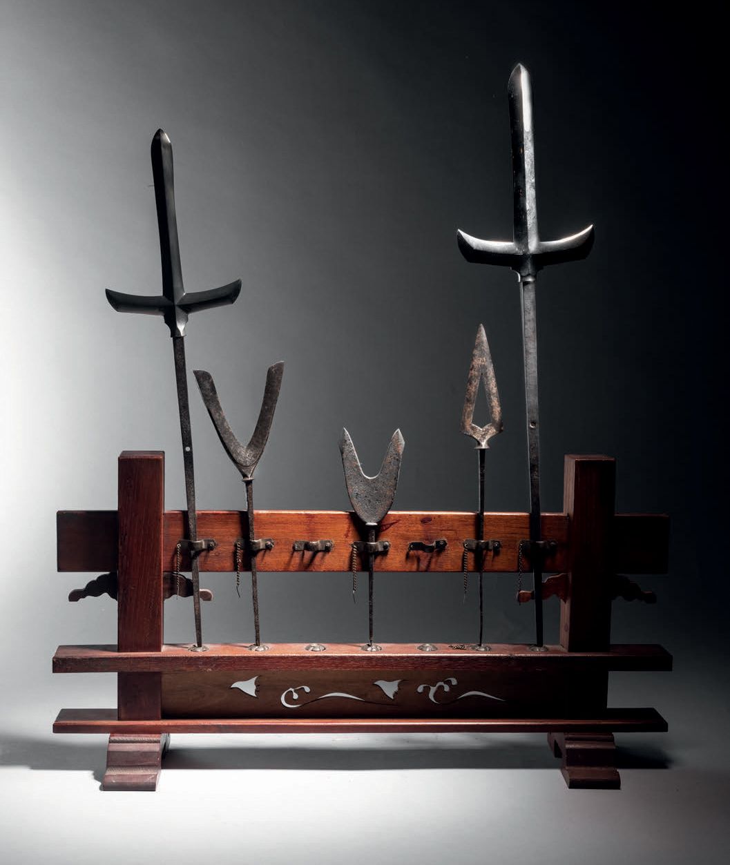 Époque EDO (1603 - 1868) Set including two spearheads (jumonji yari) and three a&hellip;